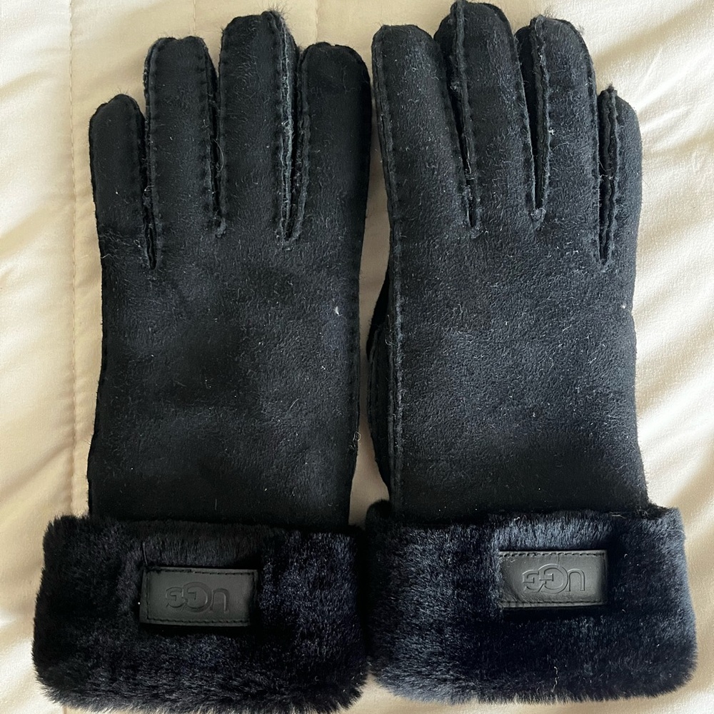 UGG womens Turn Cuff Water Resistant Sheepskin Gloves medium